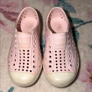 Native Kids Water Shoes in Pale Pink with White Toe